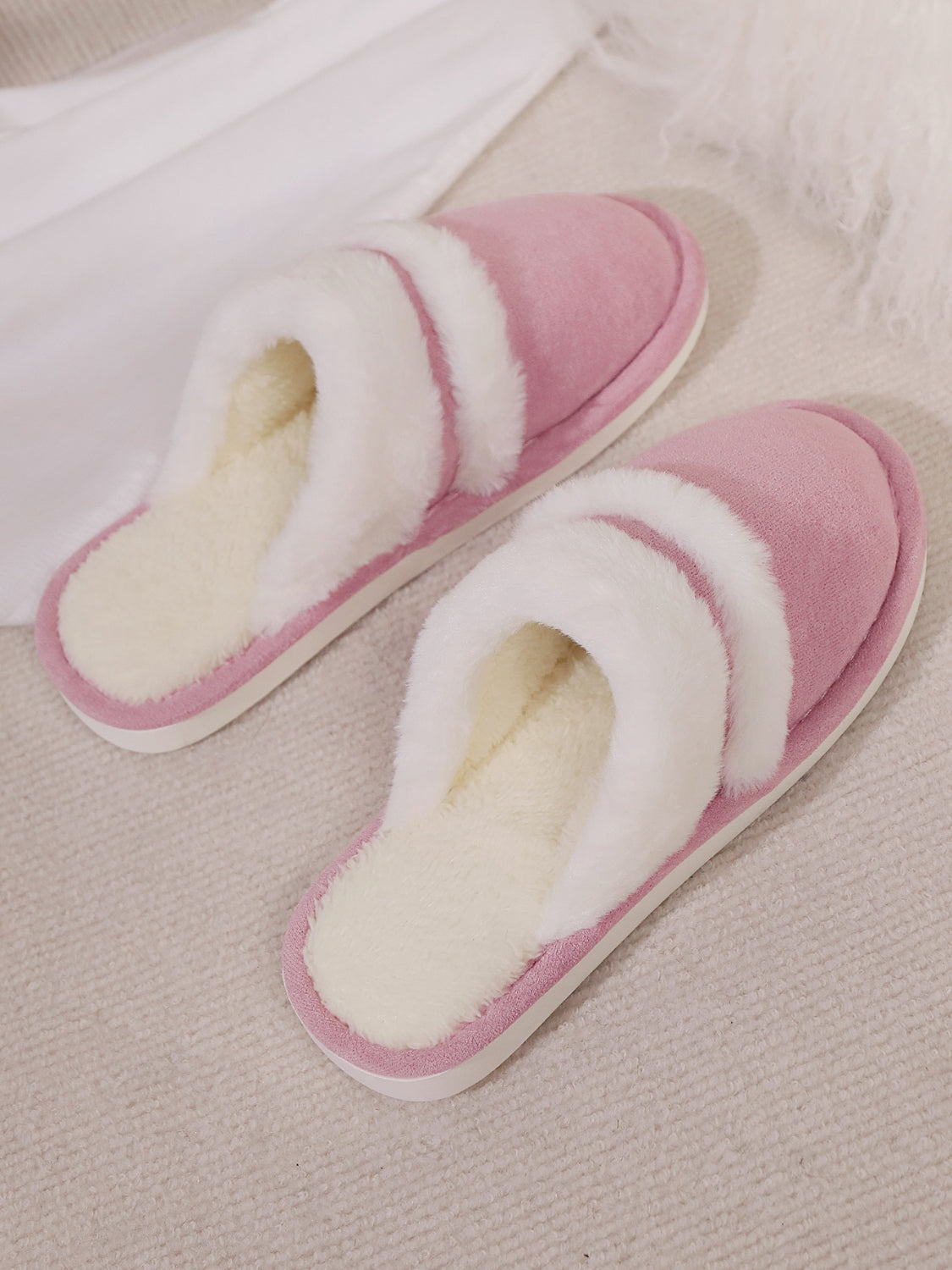 Contrast Faux Fur Round Toe Slippers